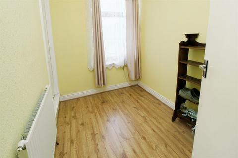 18 Bartle Place, Bradford, BD7 4PX