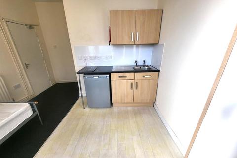 Studio to rent, Merridale Road, Wolverhampton, WV3 9SB