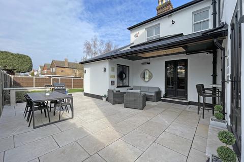 4 bedroom semi-detached house for sale, London Road, Stoneleigh, Surrey, KT17