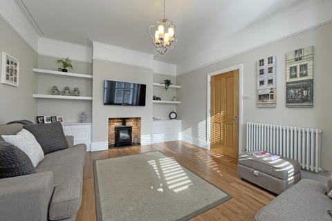 4 bedroom semi-detached house for sale, London Road, Stoneleigh, Surrey, KT17