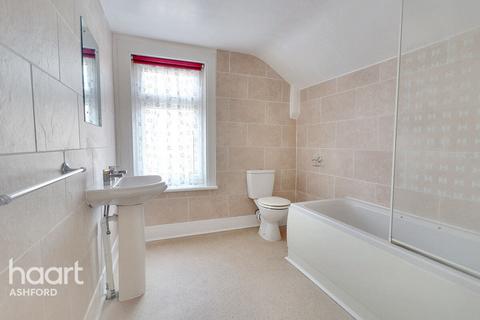 2 bedroom end of terrace house to rent, Southbourne Road, Folkestone