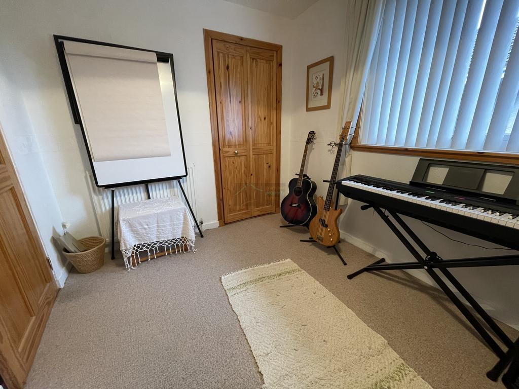 Bedroom 1b.JPG