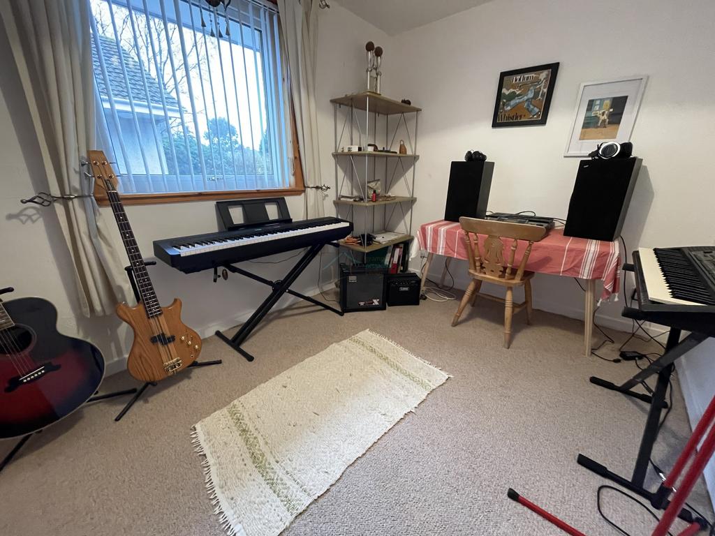 Bedroom 1a.JPG