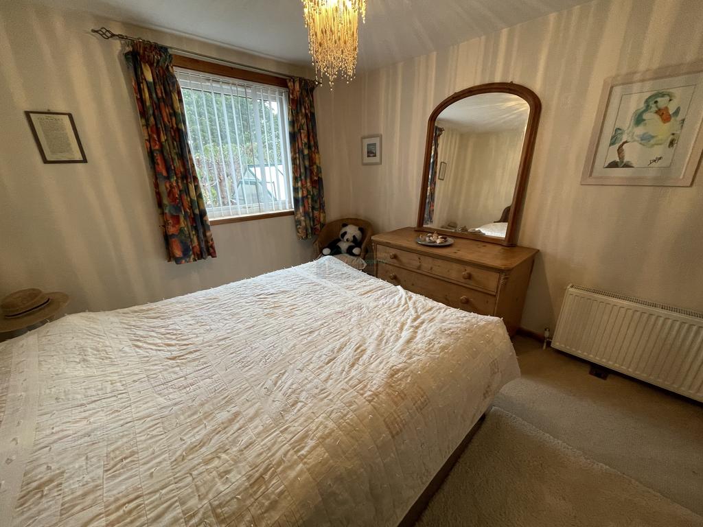 Bedroom 2b.JPG