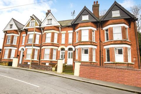 5 bedroom terraced house for sale, York Road, Hampshire GU11