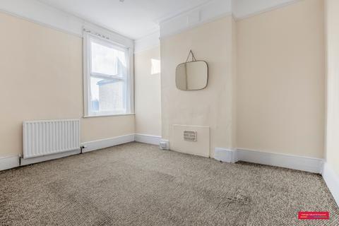 2 bedroom apartment to rent, Inchmery Road London SE6