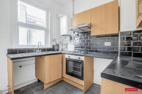 2 bedroom apartment to rent, Inchmery Road London SE6