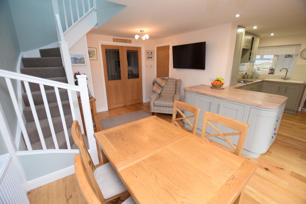 Open plan kitchen & dining room