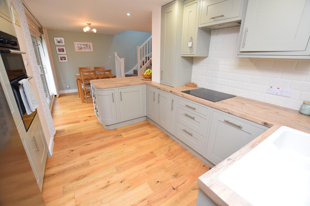 Open plan kitchen & dining room