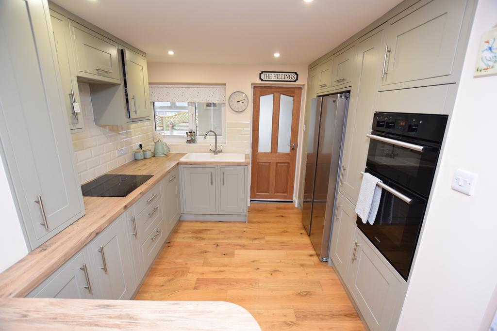 Open plan kitchen & dining room