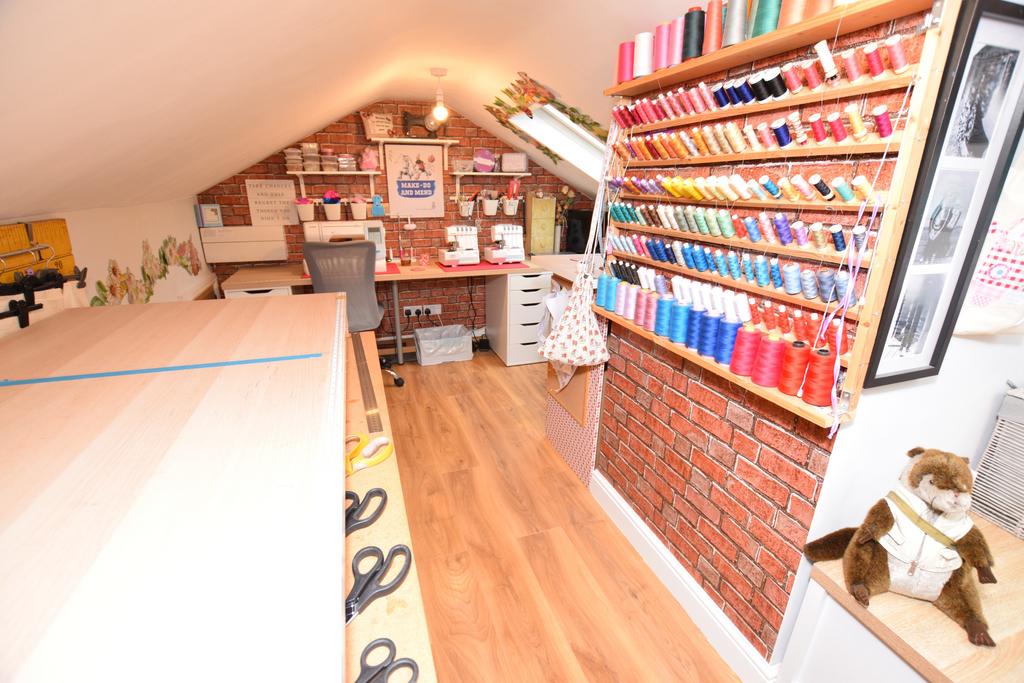 1st floor hobby room/bedroom 3