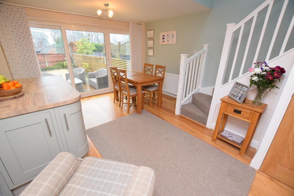 Open plan kitchen & dining room