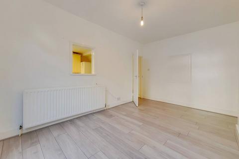 3 bedroom maisonette to rent, Sandringham Road, Hackney, London, E8