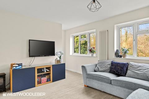 18 Burn Side, Hoddesdon, EN11 8PG
