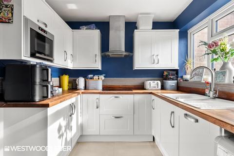 18 Burn Side, Hoddesdon, EN11 8PG