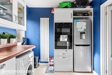 18 Burn Side, Hoddesdon, EN11 8PG