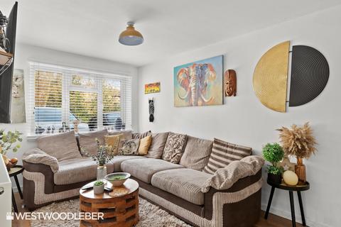 18 Burn Side, Hoddesdon, EN11 8PG