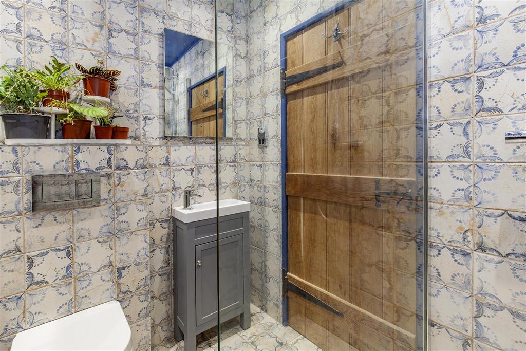 Shower Room-2.jpg