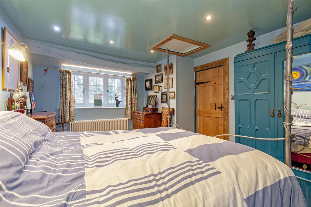 Bedroom 1-2.jpg