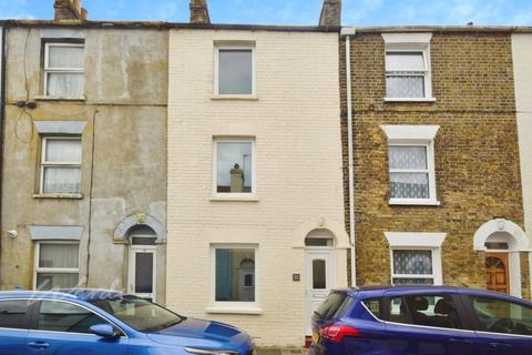 3 bedroom terraced house to rent, Tower Hill Dover CT17