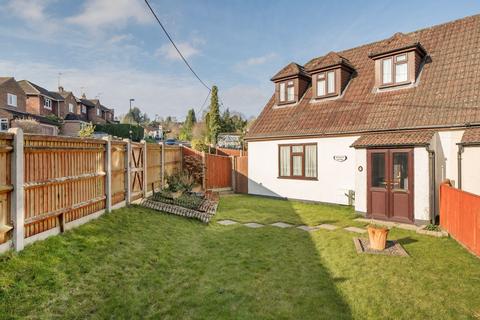 2 bedroom semi-detached bungalow for sale, Waddington Avenue, Coulsdon CR5