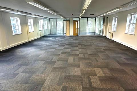 Office to rent, Elmete Lane, Leeds