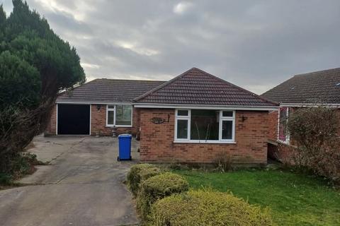 2 bedroom detached bungalow to rent, Crestview Drive, Lowestoft NR32