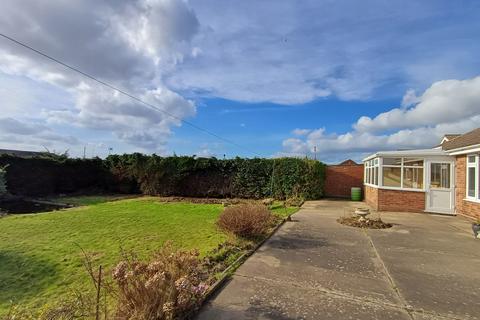 2 bedroom detached bungalow to rent, Crestview Drive, Lowestoft NR32