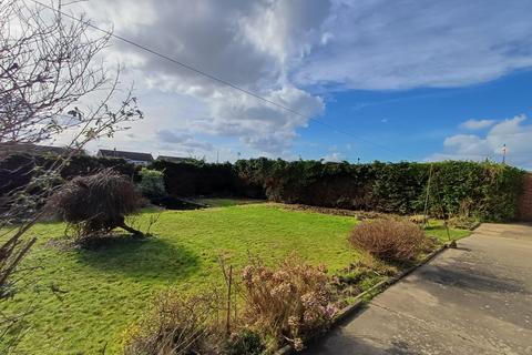 2 bedroom detached bungalow to rent, Crestview Drive, Lowestoft NR32