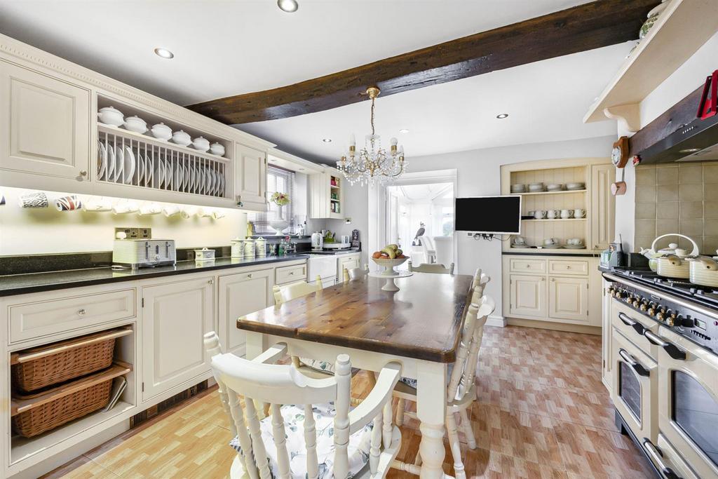THE KITCHEN..jpg