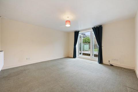 1 bedroom ground floor flat for sale, Avenue Gardens, Acton