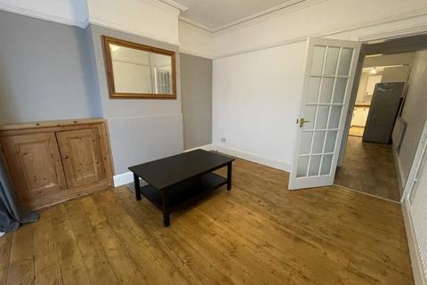 2 bedroom terraced house to rent, Wilberforce Road, Leicester LE3