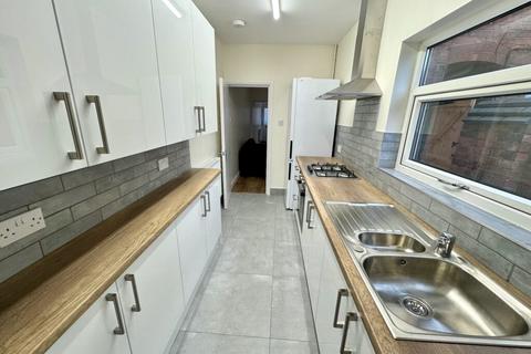 4 bedroom terraced house to rent, Noel Street, Leicester LE3