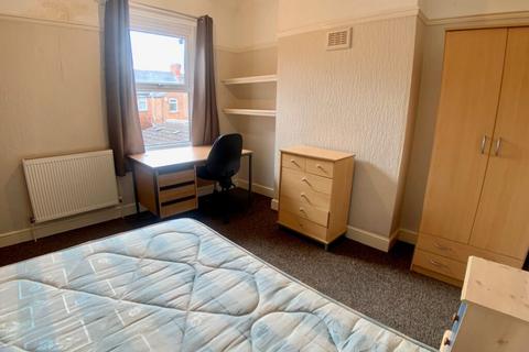 3 bedroom terraced house to rent, Jarrom Street, Leicester LE2