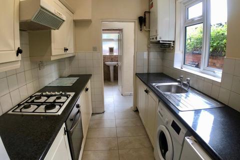 4 bedroom terraced house to rent, Hartopp Road, Leicester LE2