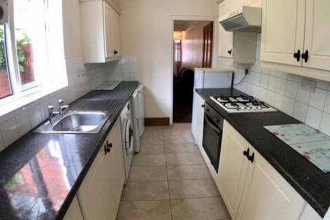 4 bedroom terraced house to rent, Hartopp Road, Leicester LE2