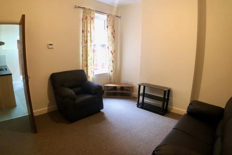 3 bedroom terraced house to rent, Stuart Street, Leicester LE3