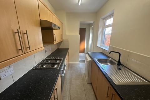 3 bedroom terraced house to rent, Stuart Street, Leicester LE3