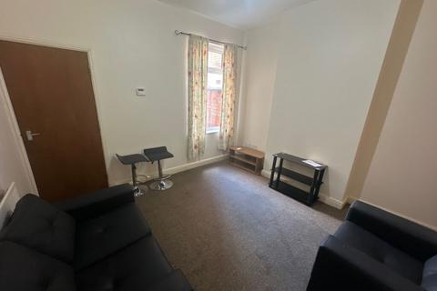 3 bedroom terraced house to rent, Stuart Street, Leicester LE3