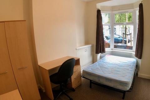 3 bedroom terraced house to rent, Stuart Street, Leicester LE3
