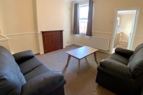 3 bedroom terraced house to rent, Windermere Street, Leicester LE2