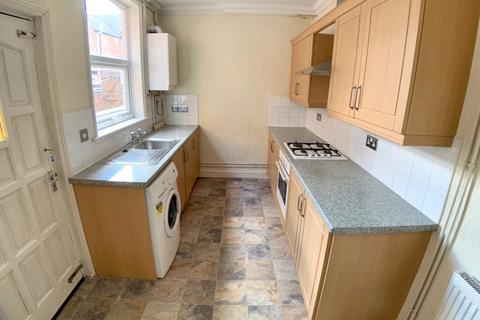 3 bedroom terraced house to rent, Harrow Road, Leicester LE3