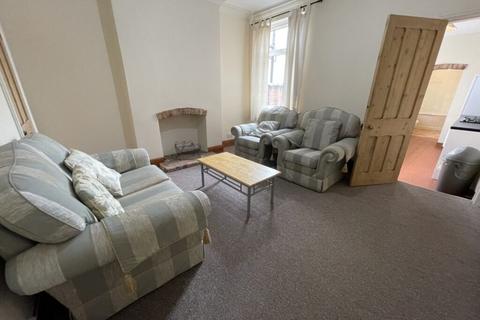 4 bedroom terraced house to rent, Lytham Road, Leicester LE2