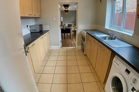 5 bedroom terraced house to rent, Brazil Street, Leicester LE2