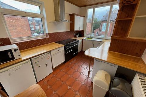 6 bedroom end of terrace house to rent, St Pauls Road, Leicester LE3