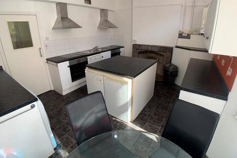 4 bedroom end of terrace house to rent, Stretton Road, Leicester LE3