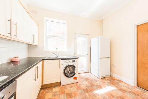 3 bedroom terraced house to rent, Tyndale Street, Leicester LE3