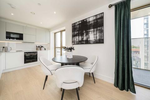 2 bedroom flat to rent, Capital Interchange Way, Brentford TW8