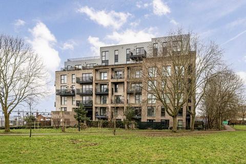 3 bedroom flat for sale, Manor Road, London W13