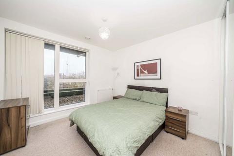 3 bedroom flat for sale, Manor Road, London W13